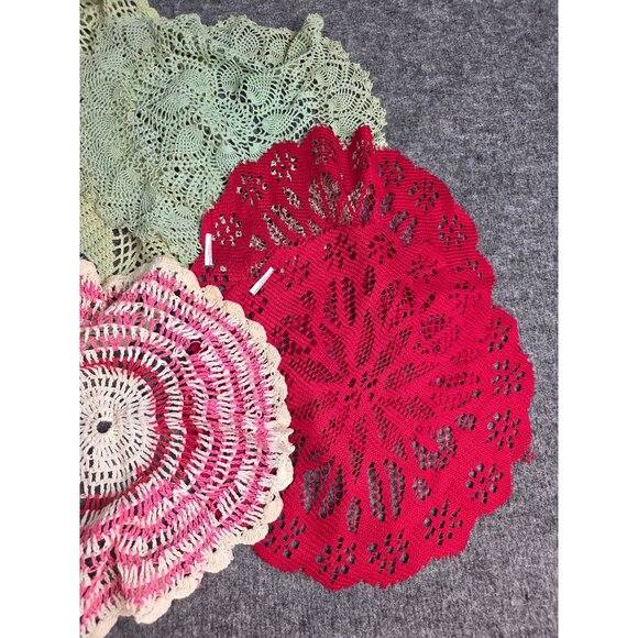 Vtg Crocheted Doilies lot of 7 Multi-Colored Handmade Lace Decor Various Sizes - Picture 5 of 7